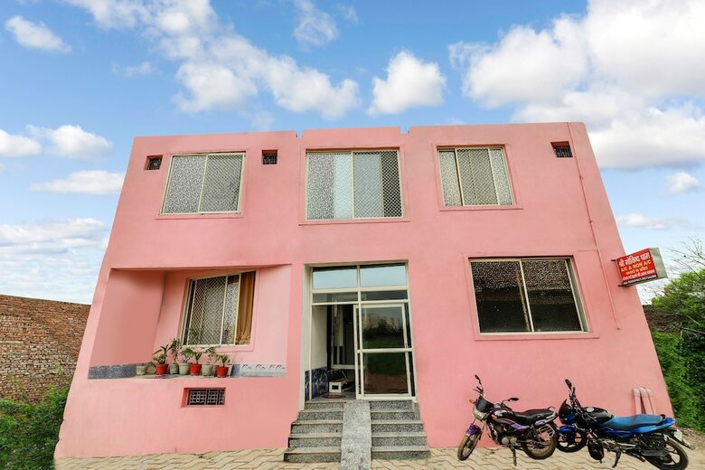 Hotel Oyo 38558 Shri Govind Dham