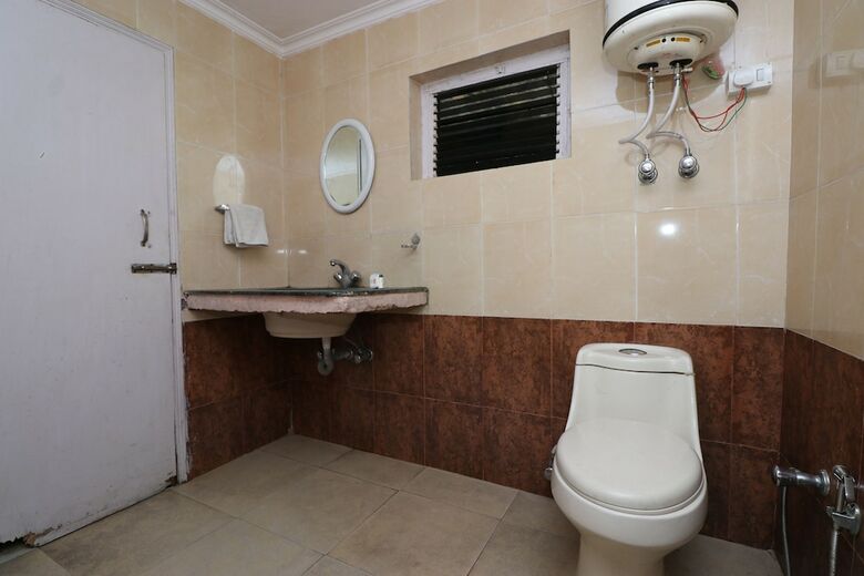 Hotel Oyo 27612 Maitri Holiday Home