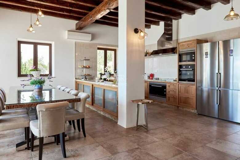 Apartamentos Villa Can Prats, Luxury Villa Surrounded By Nature
