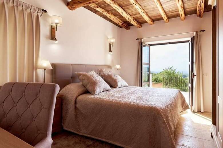 Apartamentos Villa Can Prats, Luxury Villa Surrounded By Nature