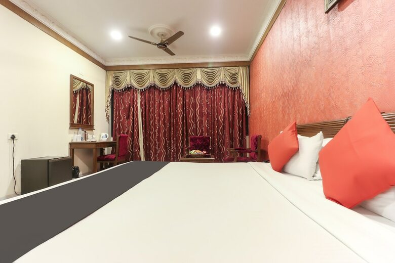 Capital O 5439 Hotel Shiraaz