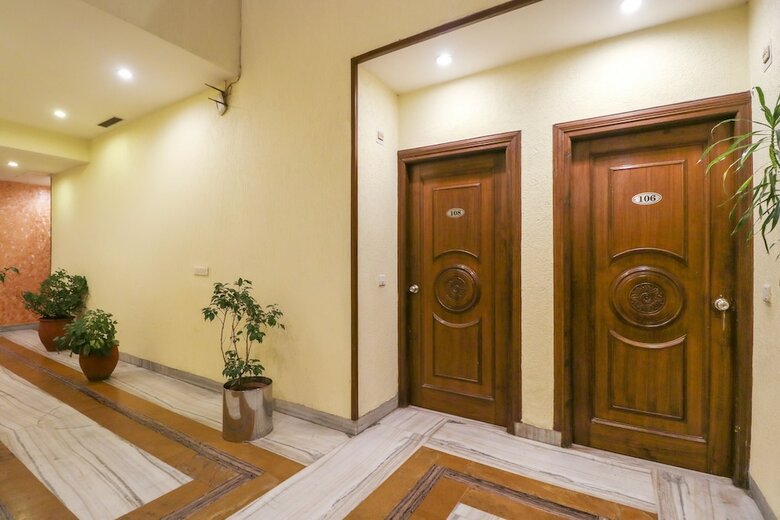 Capital O 5439 Hotel Shiraaz