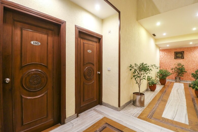 Capital O 5439 Hotel Shiraaz