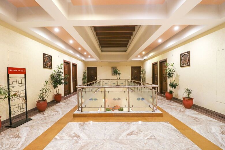 Capital O 5439 Hotel Shiraaz