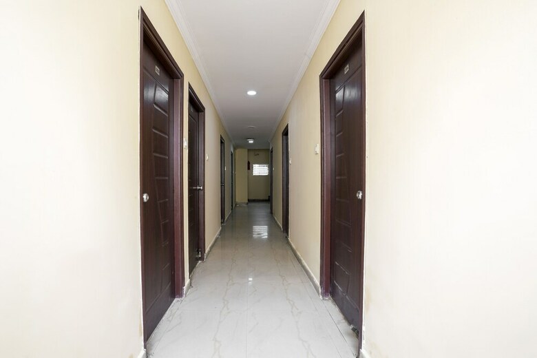 Hotel Spot On 24885 Royal Plaza