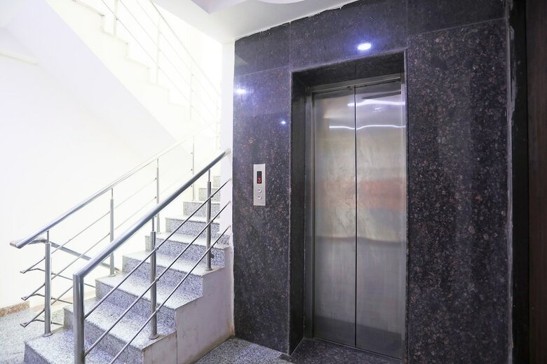 Hotel Oyo 13306 Rampal Palace