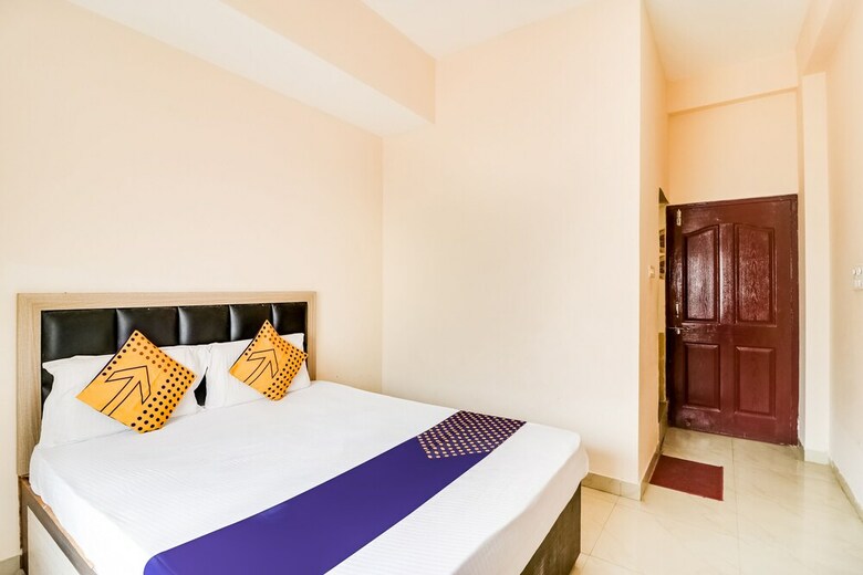 Spot On 37254 Hotel Krishna