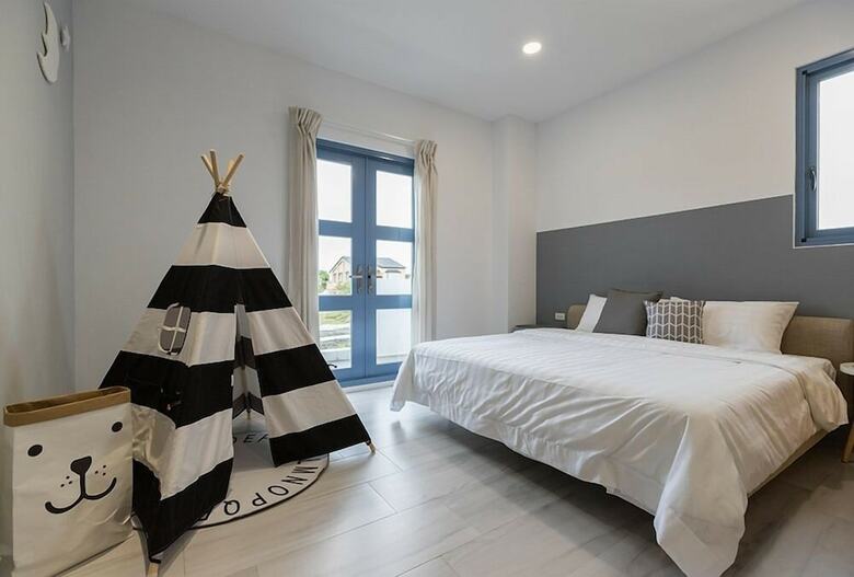 Hotel Blue White