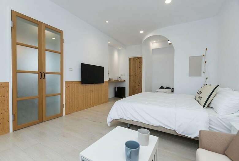 Hotel Blue White