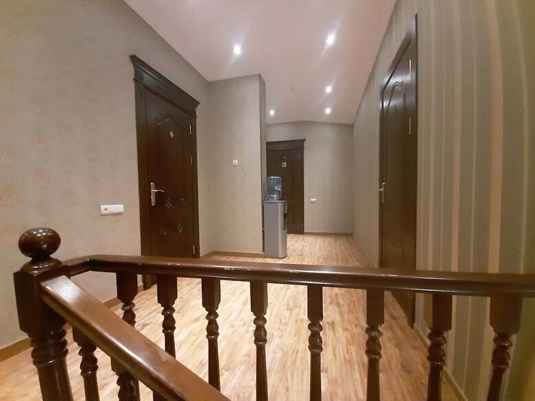 Hostal Eleon Hotel