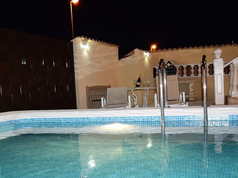 Full Villa With Private Salt Water Pool