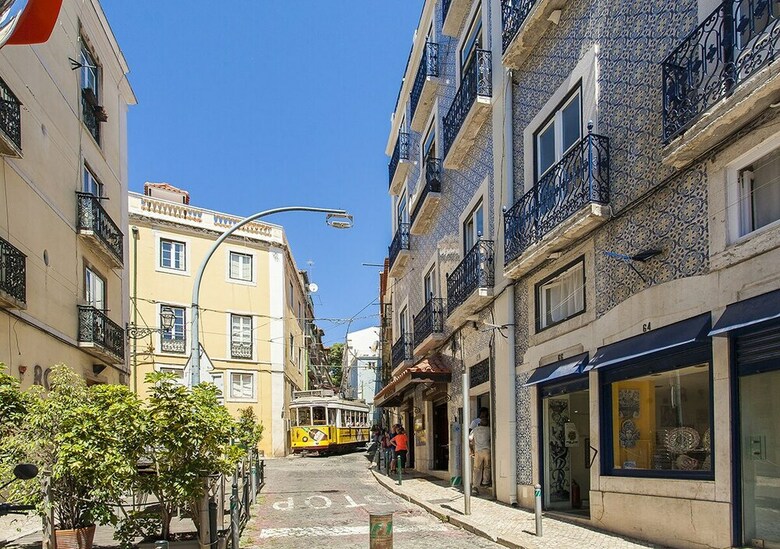 Alfama Trendy Deluxe Apartment Rentexperience