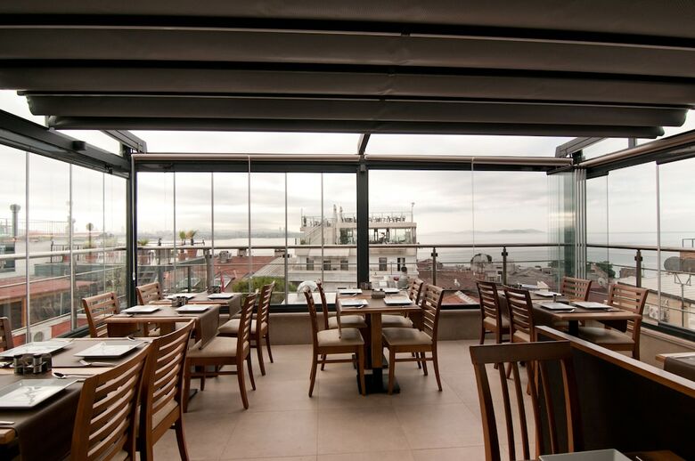Seraglio Hotel & Suites