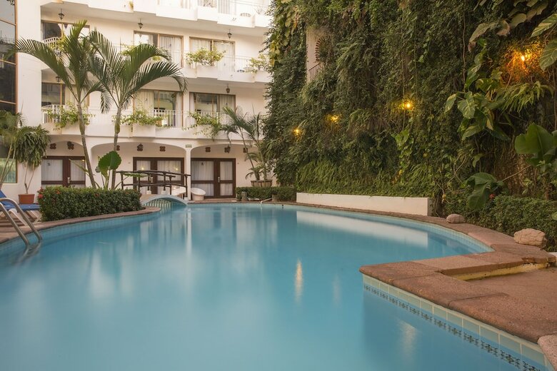 Hotel Los Arcos Suites