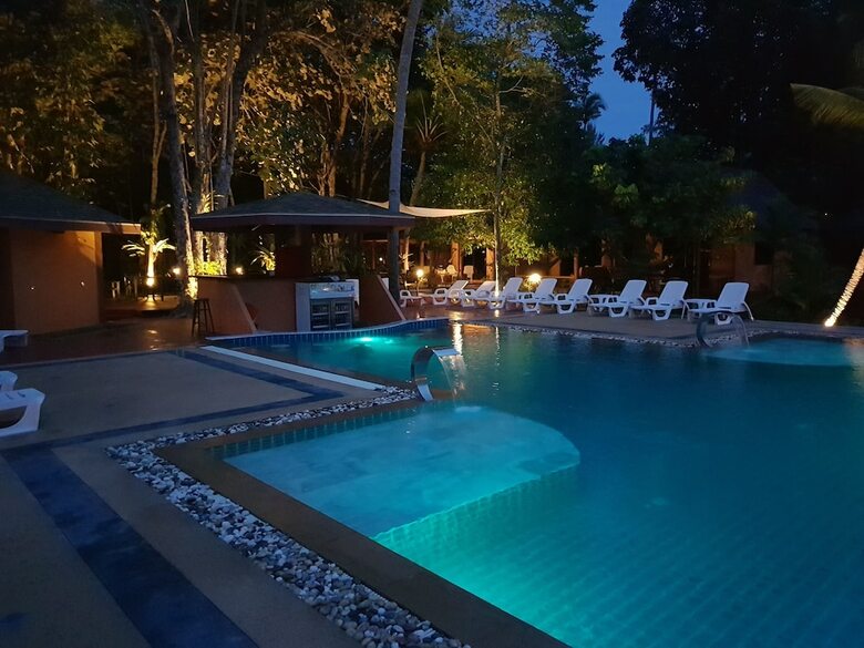 Hotel Lanta Pearl Beach Resort