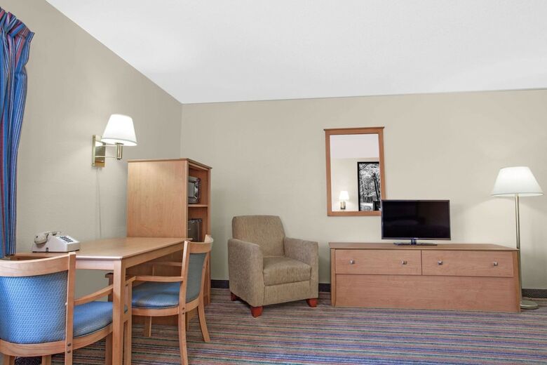 Hotel Super 8 By Wyndham Evansville East