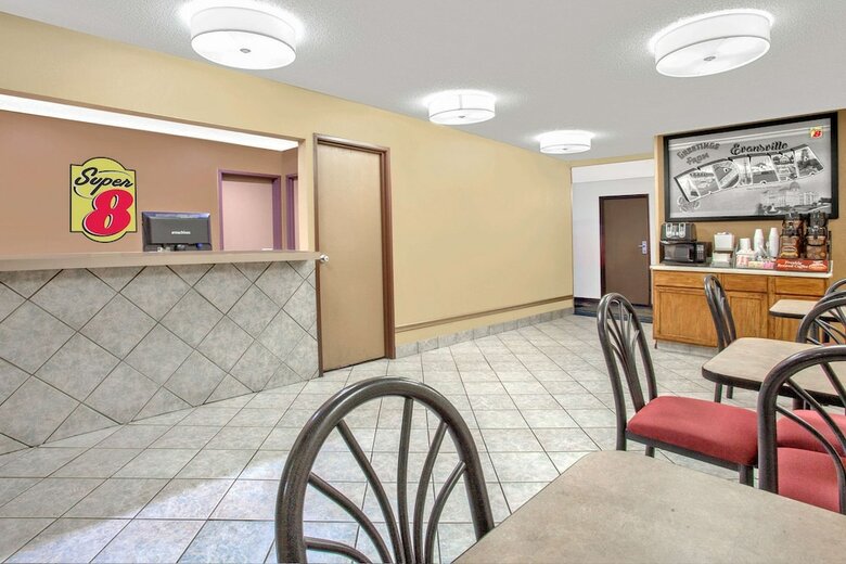 Hotel Super 8 By Wyndham Evansville East