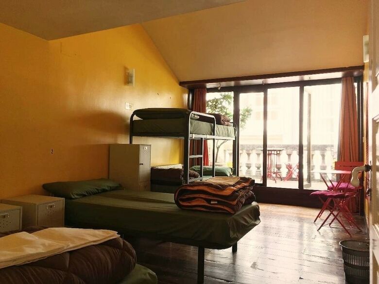 Hostal Albergue Azabache