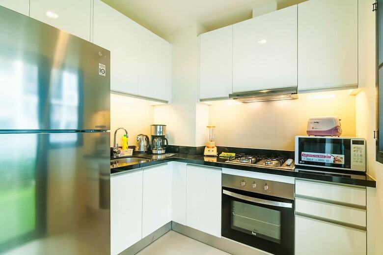 3bdr Townhouse 800m From Bangtao Beach