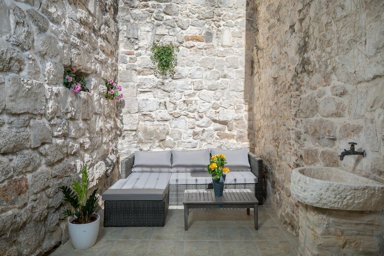Apartamentos Awesome Stone House