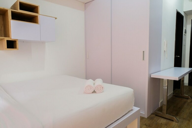 Contemporary Minimalist Studio Casa de Parco Apartment
