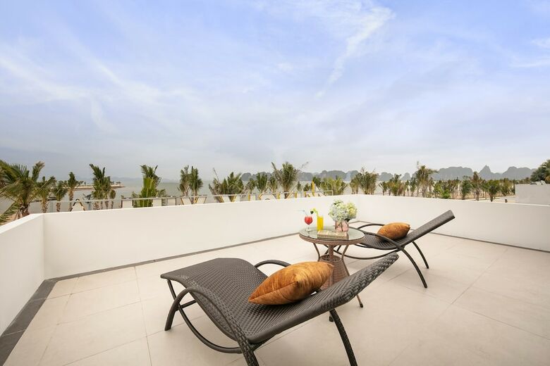 Hotel Tuan Chau Kingly Villa