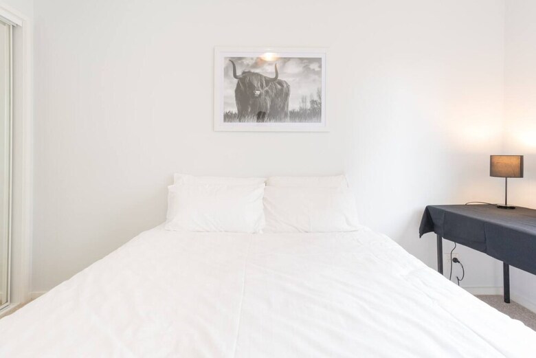 Stylish 3 Bedroom Melbourne Apartment