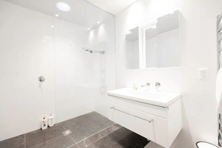 Luxury 4 Bedroom Home With Private Cinema