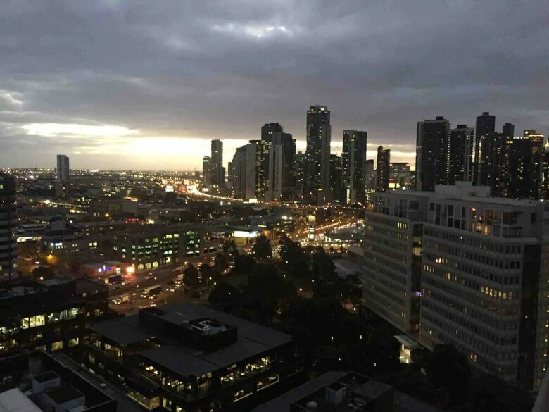 Central 1 Bedroom Apartment Close To Cbd And Riverside