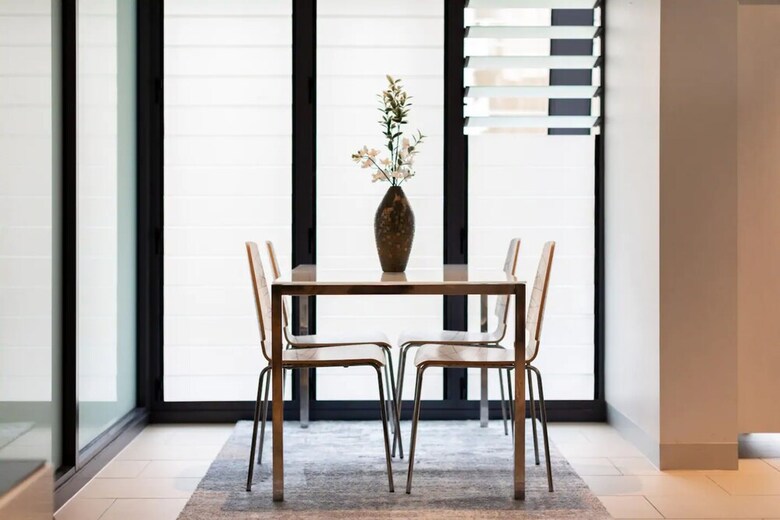 Upscale 2 Bedroom Apartment With Balcony In Cbd
