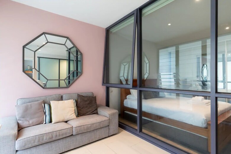 Upscale 2 Bedroom Apartment With Balcony In Cbd