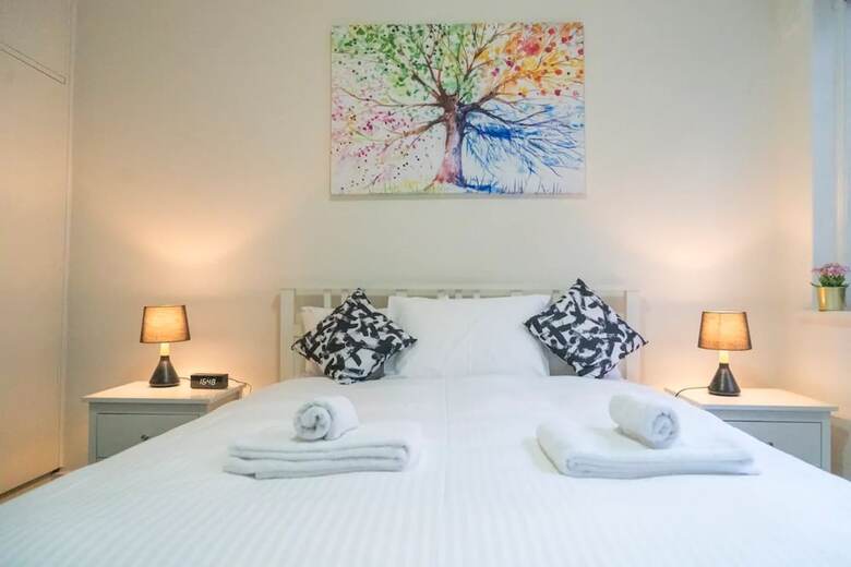 Comfortable New 2 Bedroom Apartment By St Kilda Pier