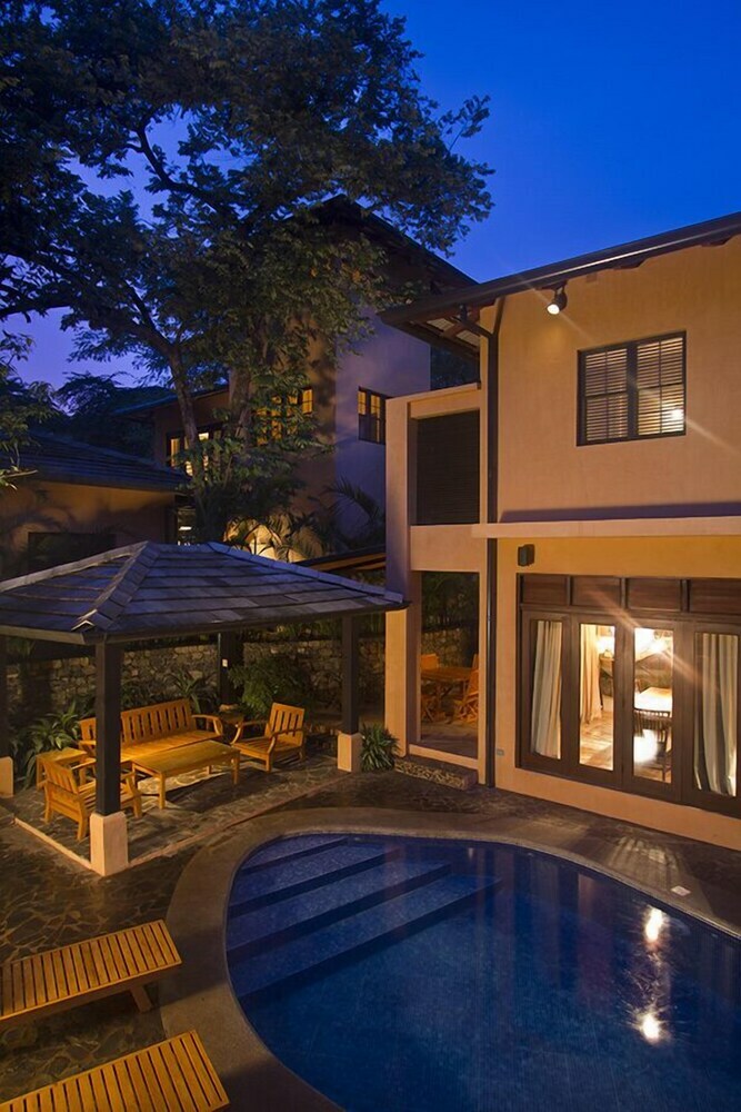 Jet Luxury At Langosta Beachresortvillas