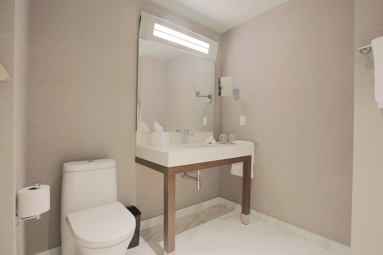 Hotel Courtyard By Marriott Montreal Brossard
