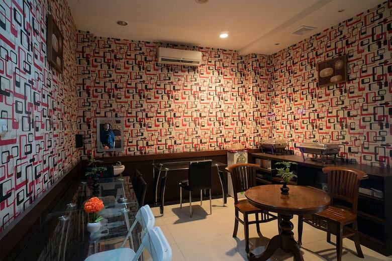 Hotel Oyo 1702 Harmoni Inn Makassar