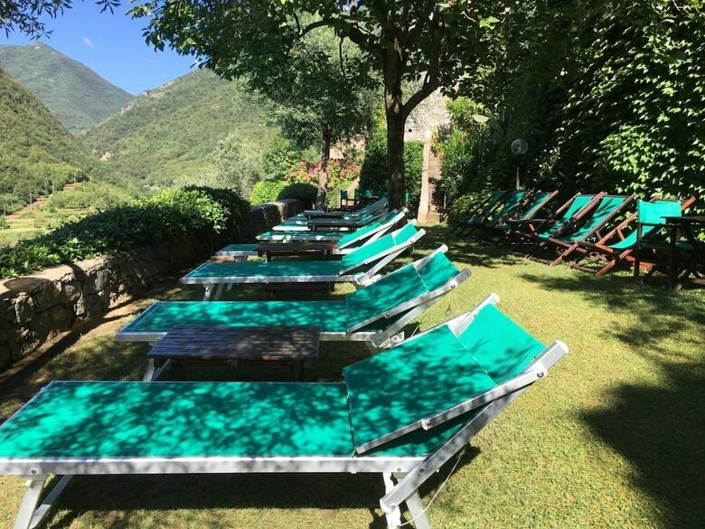 Residencia Set In Liguria Mountains