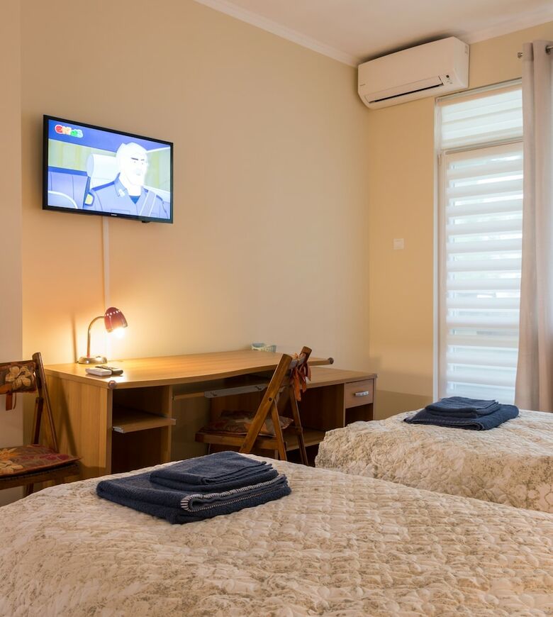 Fm Deluxe 2-bdr Apartment - Bright And Cozy