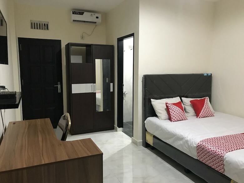 Hostal Oyo 2129 Toar House Manado