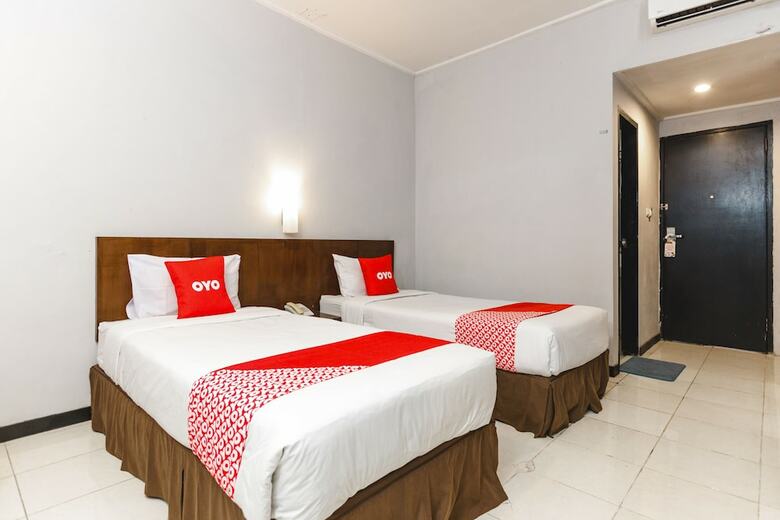 Hostal Capital O 2009 Hotel Charisma Marine