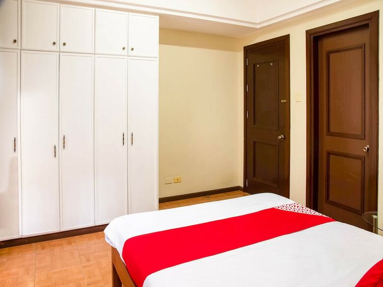 Hotel Oyo 211 Las Palmeras Apartelle