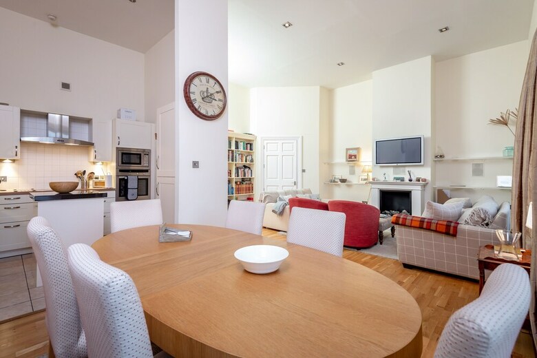 Majestic Apartment In Elie House