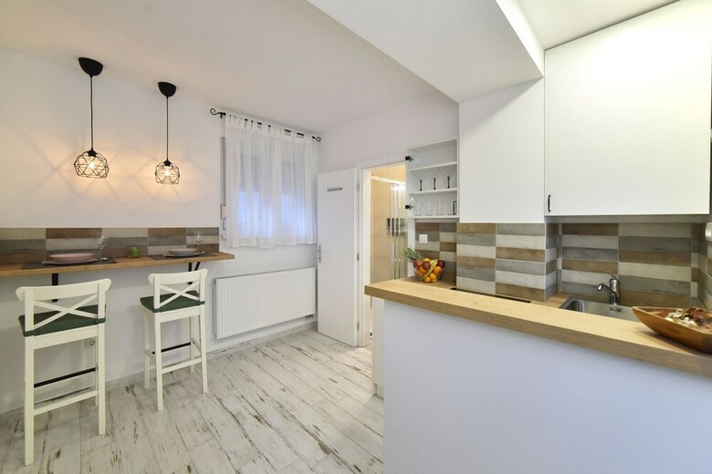 Petit Main Square Apartment