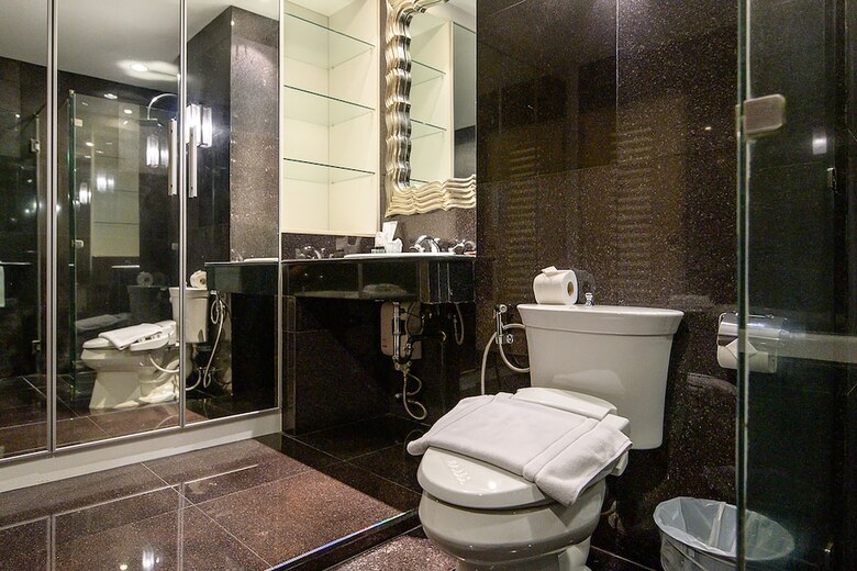 Hotel Maple Haus Sukhumvit 33 By Favstay