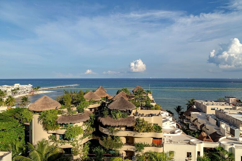 Aparthotel Singular Joy Vacation Rentals