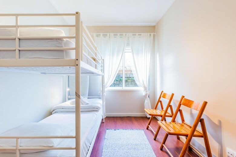 Hostal Circle Surfcamp - Porto Surf House Hostel
