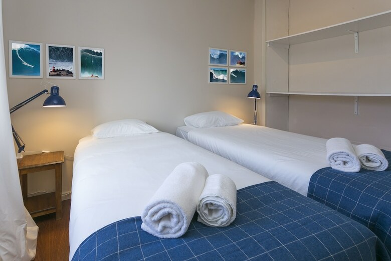 Hostal Circle Surfcamp - Porto Surf House Hostel