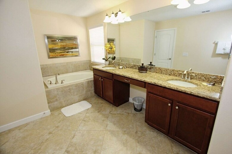 Luxury 5 Bedroom Pool Home In Paradise Palms Resort