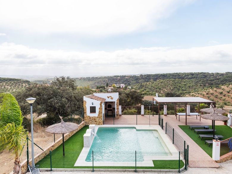 Quaint Holiday Home In Sevilla With Swimming Pool