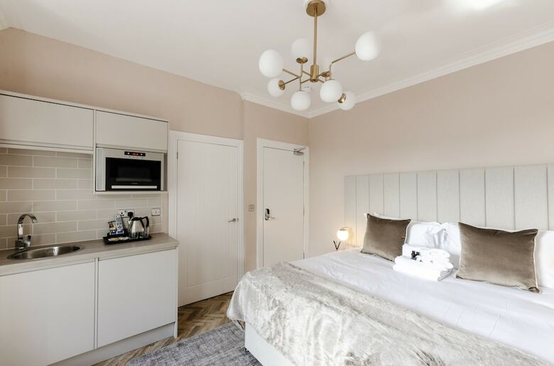 Aparthotel Sweeney Apartments And Rooms