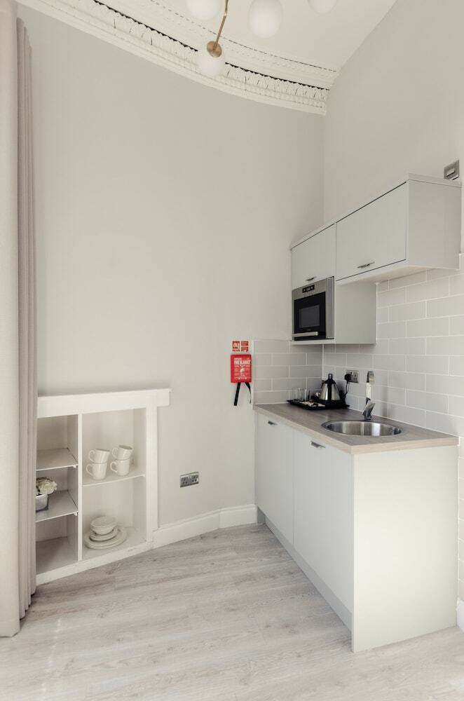 Aparthotel Sweeney Apartments And Rooms
